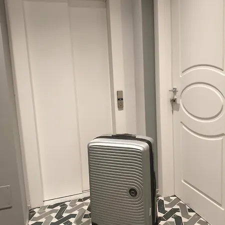 Apartment Strettorooms *